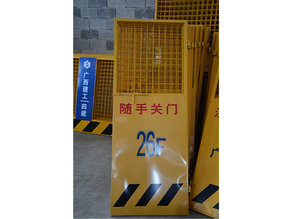 施工电梯防护门